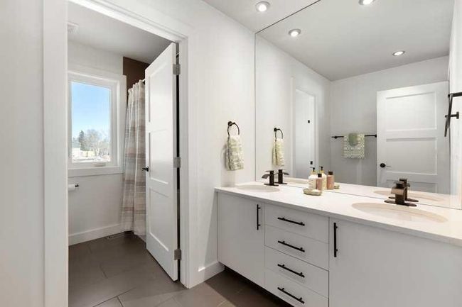 1534 38 Ave Sw, Home with 4 bedrooms, 4 bathrooms and 3 parking in Calgary AB | Image 34
