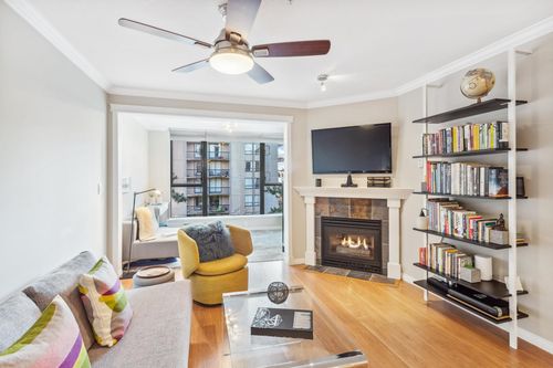 206-175 E 10th St, North Vancouver, BC, V7L4W1 | Card Image