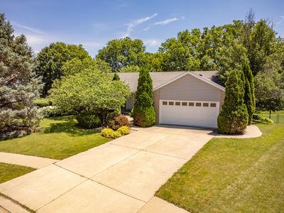 1005 N Canyon Drive, House other with 4 bedrooms, 3 bathrooms and 2 parking in Freeport IL | Image 1