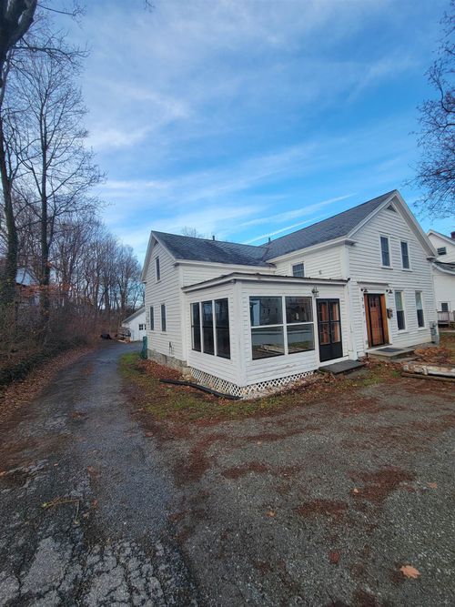 207 Silver St, Bennington, VT, 05201-2461 | Card Image