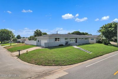 867 N Halifax Drive, House other with 4 bedrooms, 2 bathrooms and null parking in Ormond Beach FL | Image 3