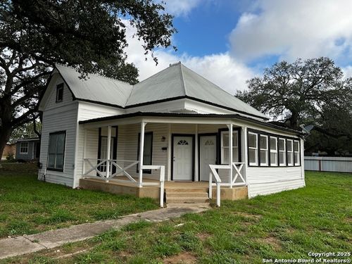 308 W Coker Ave, Devine, TX, 78016-2002 | Card Image