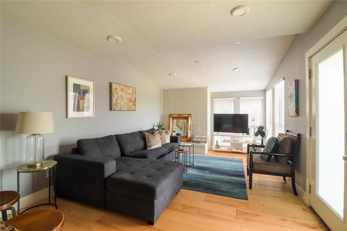 221-909 Reinli St, Austin, TX, 78751-1510 | Card Image