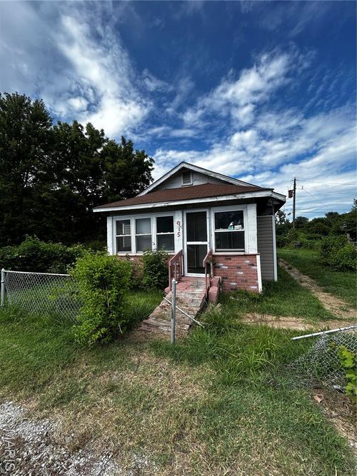 915 Sycamore St, East Saint Louis, IL, 62201-1021 | Card Image