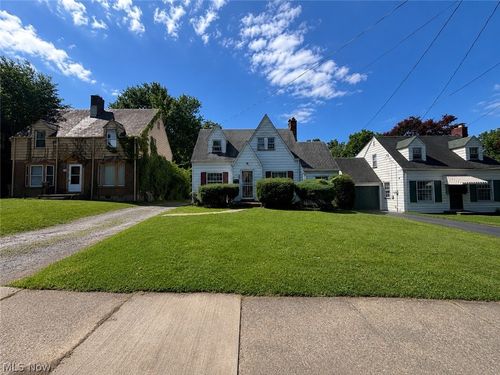 611 Mistletoe Ave, Youngstown, OH, 44511-3271 | Card Image