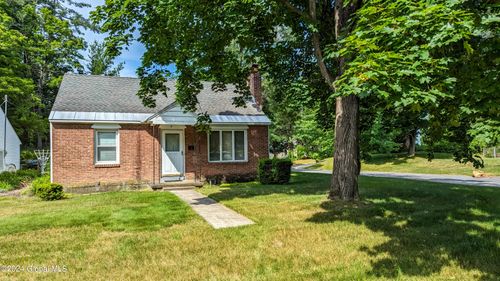 1 Dresden Ct, Albany, NY, 12203-4910 | Card Image
