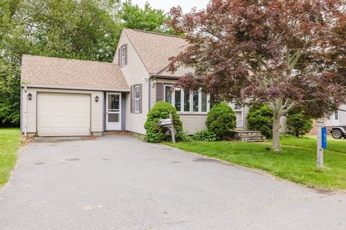 51 Jette St, Swansea, MA, 02777-2404 | Card Image