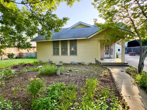 516 S Pecan Ave, Luling, TX, 78648-3030 | Card Image