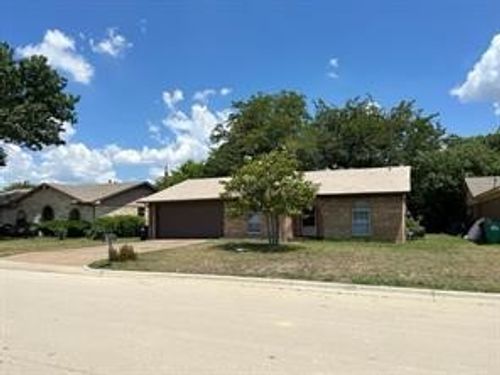 1226 Crescent St, Denton, TX, 76201-2717 | Card Image