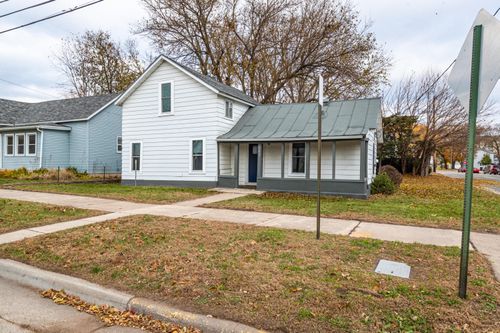 802 Charles St, La Crosse, WI, 54603-2608 | Card Image