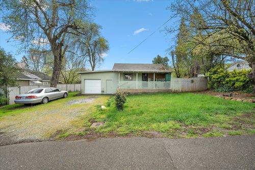 1411 Diamond St, Anderson, CA, 96007-2924 | Card Image