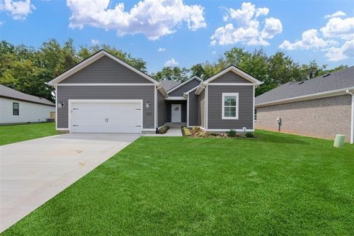 560 Pleasant Meadow Cir, Bowling Green, KY, 42101-6655 | Card Image
