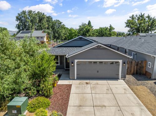 1967 Hart Ave, Medford, OR, 97501-4452 | Card Image