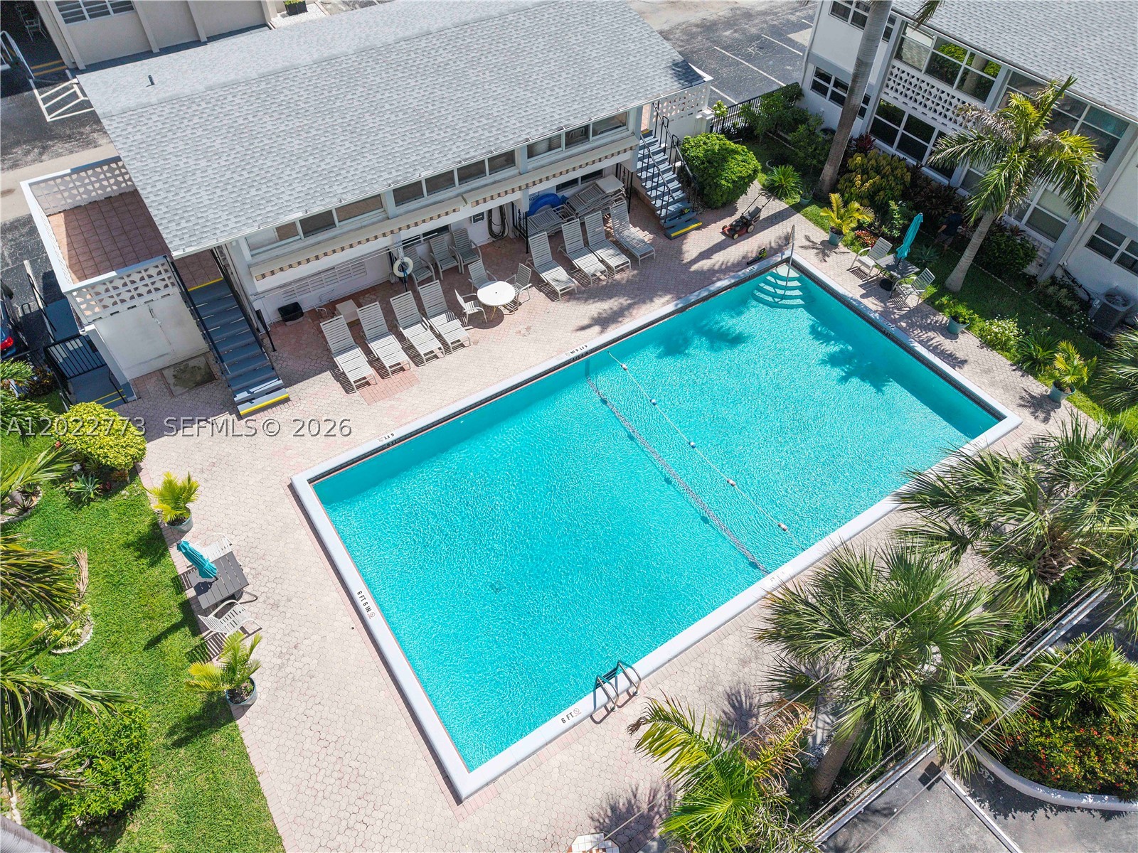 Residential in Hallandale