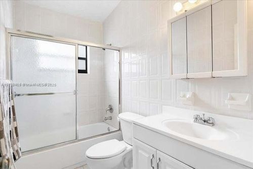 450 Ne 175th St, North Miami Beach, FL, 33162-1966 | Card Image