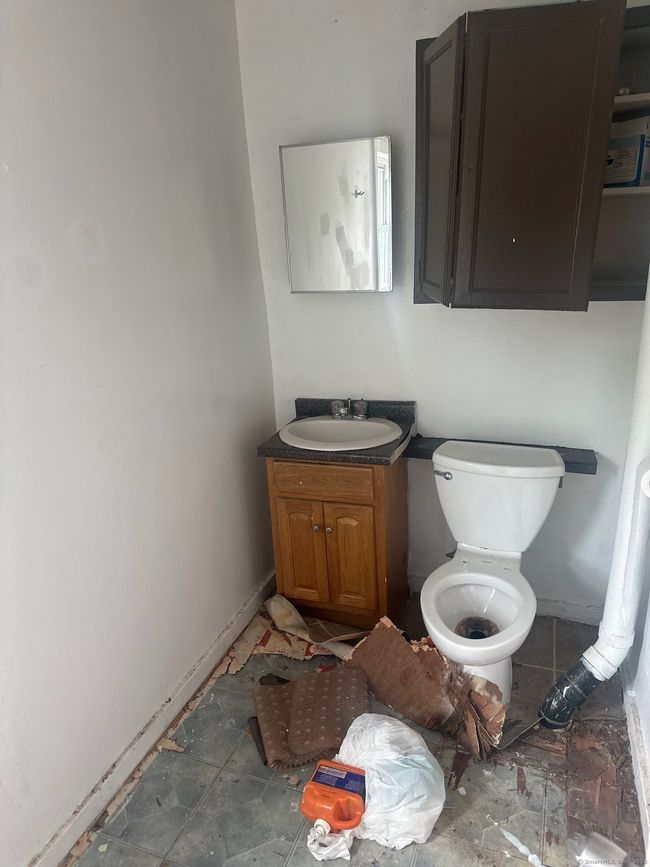 57 Chapman St, Home with 7 bedrooms, 3 bathrooms and null parking in Willimantic CT | Image 20