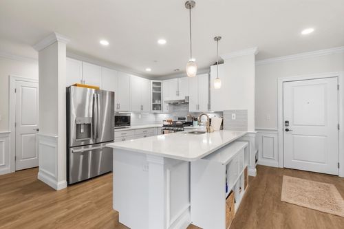 b205-320 Middlesex Ave, Medford, MA, 02155-5077 | Card Image