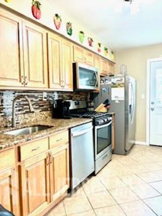 318 High St, Townhouse with 3 bedrooms, 2 bathrooms and null parking in Perth Amboy NJ | Image 12
