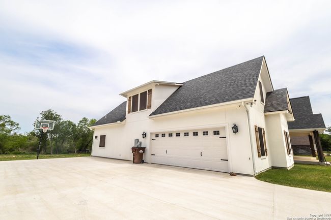 177 E Short Meadow Dr, House other with 4 bedrooms, 4 bathrooms and null parking in Lytle TX | Image 5