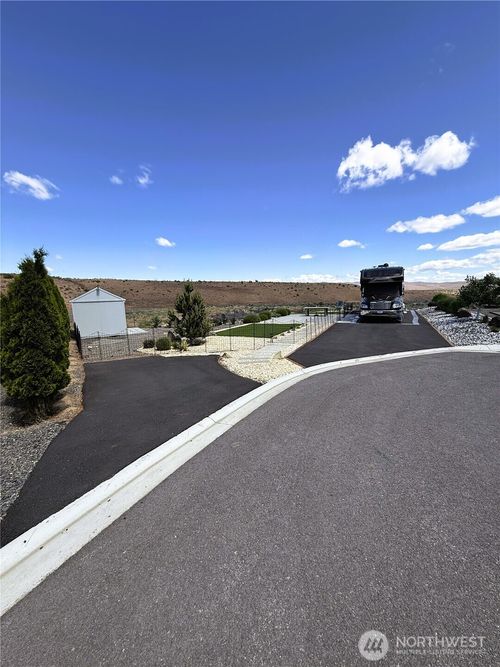 12-1769 Naches Wenas Rd, Selah, WA, 98942-1407 | Card Image