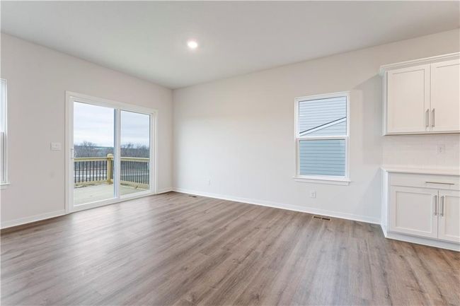 2204 Creek View Ln, House other with 4 bedrooms, 3 bathrooms and null parking in Raymore MO | Image 9