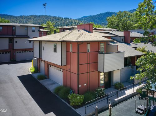 61 S Mountain Ave, Ashland, OR, 97520-2468 | Card Image