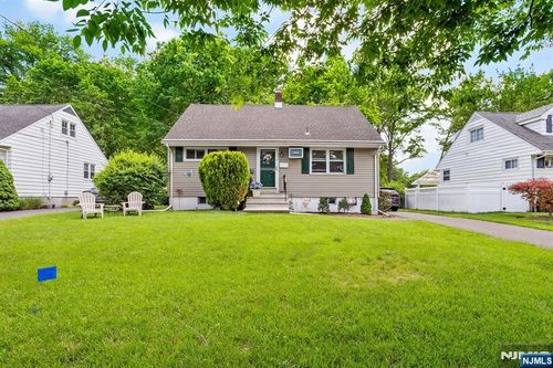 642 Ellington Rd, Ridgewood, NJ, 07450-5511 | Card Image