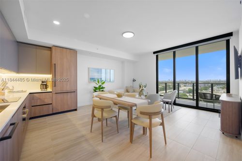 1009-580 72nd St, Miami Beach, FL, 33141-3780 | Card Image