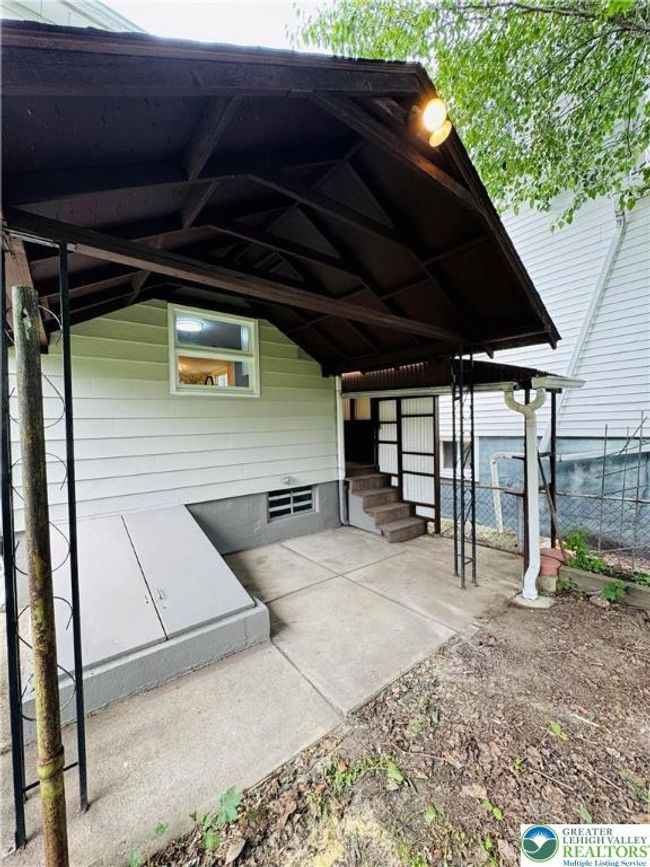 332 W Patterson St, House other with 3 bedrooms, 1 bathrooms and null parking in Lansford PA | Image 32
