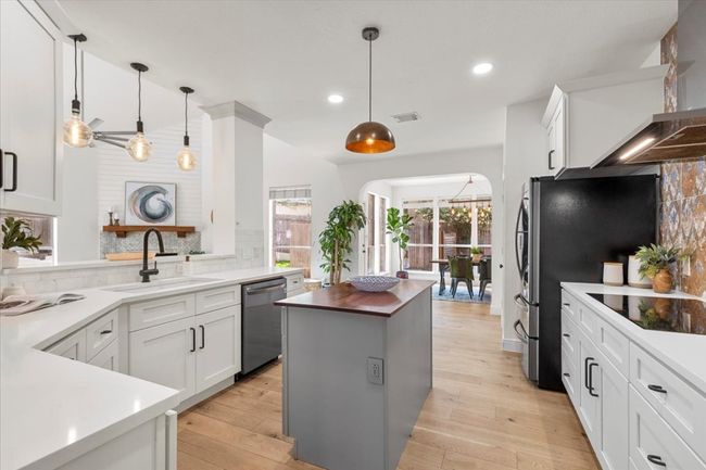 Quartz countertops, induction stovetop and stainless steel appliances | Image 10