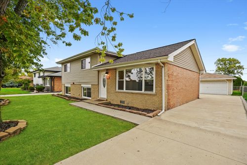 8229 S 76th Ave, Bridgeview, IL, 60455-1601 | Card Image