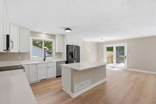 10515 Old County Road 15, Plymouth, MN, 55441-6208 | Card Image