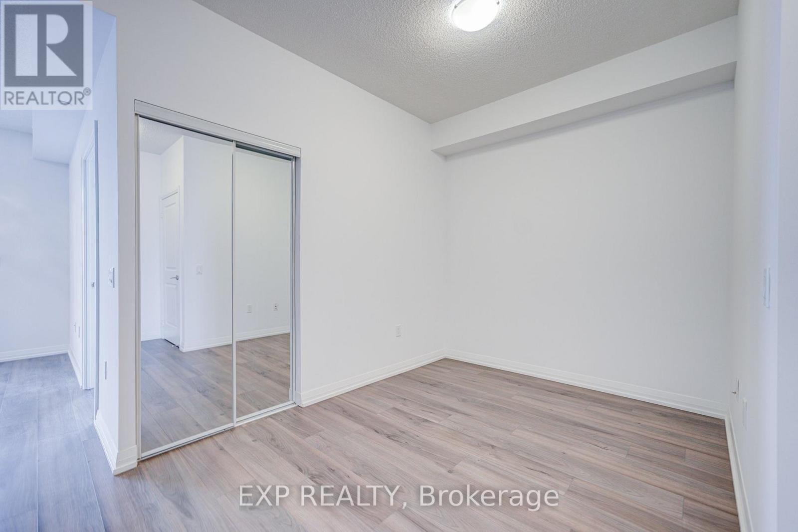 Residential in Toronto (Henry Farm) 5