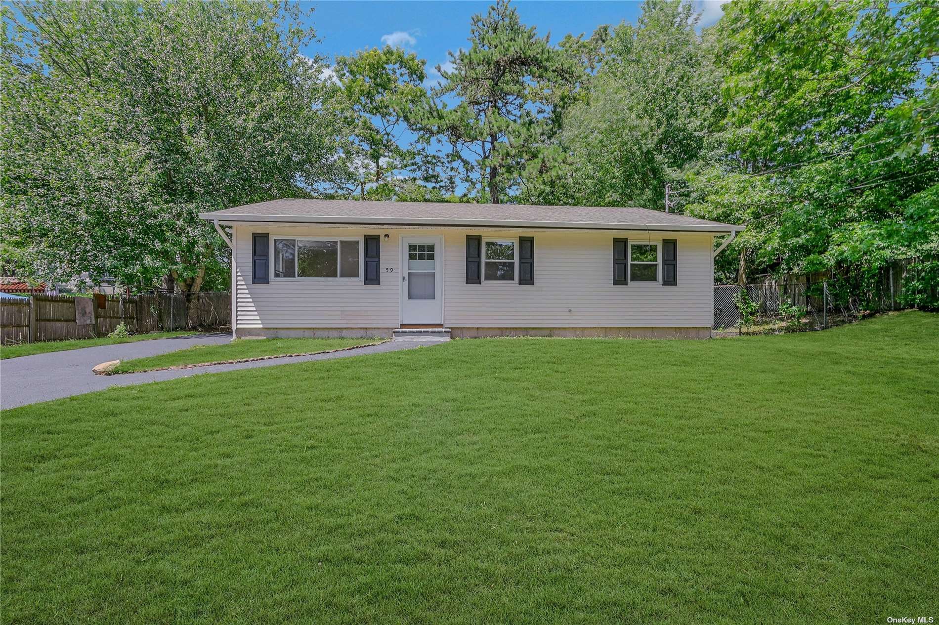 Cedar Ln, Medford, NY 11763