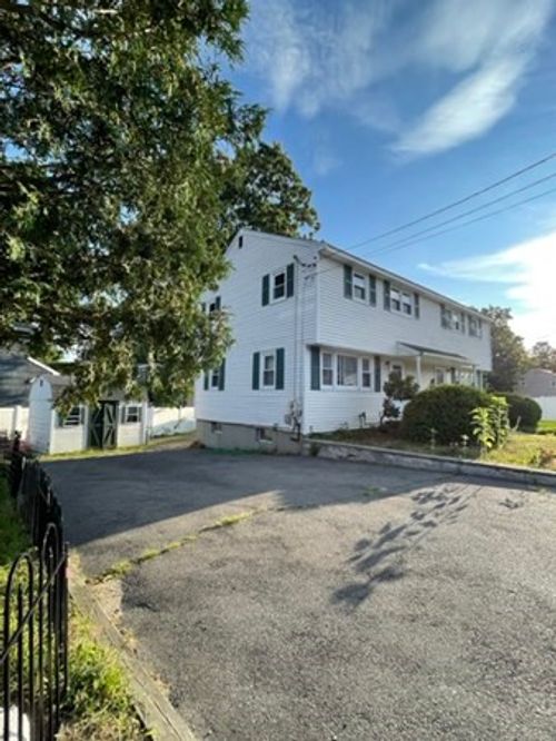 28-28 East St, Winchester, MA, 01890-1148 | Card Image