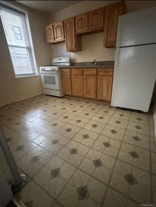 fl-4th-74-11 88th Rd, Woodhaven, NY, 11421-2327 | Card Image