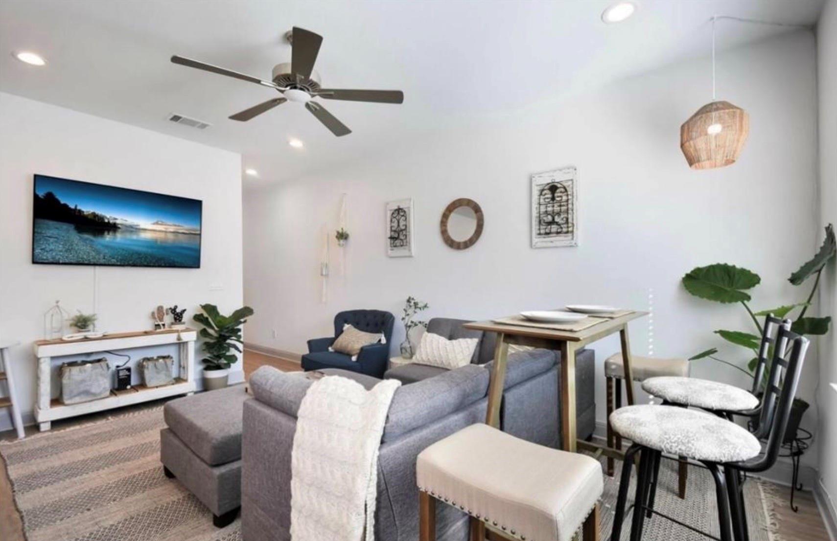 Residential Lease in Point Venture 3