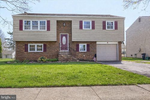 8 Edgewood Dr, MECHANICSBURG, PA, 17055-2771 | Card Image