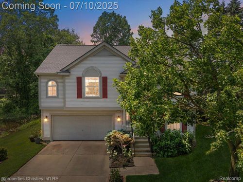 6873 Fox Ln, Waterford, MI, 48327-3504 | Card Image