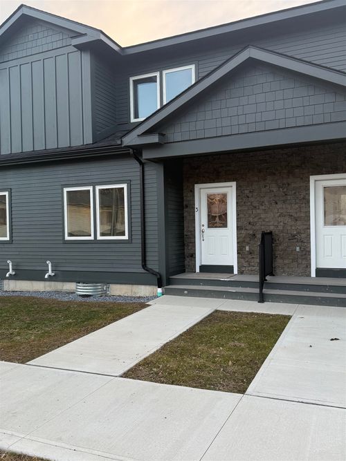 3-1 W Main St, Vergennes, VT, 05491-1042 | Card Image