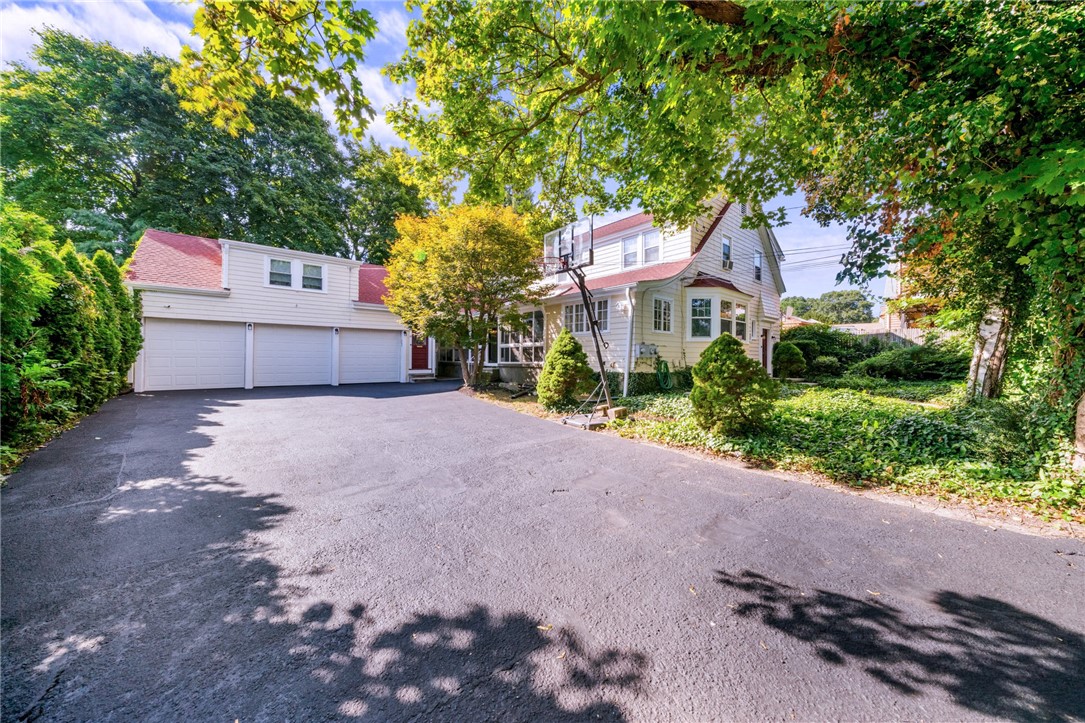 Raritan Ave, Providence, RI 02909