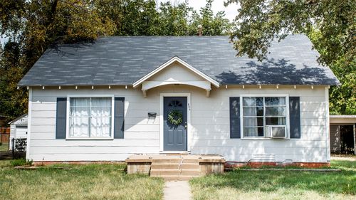 806 W Oak St, Olney, TX, 76374-1356 | Card Image