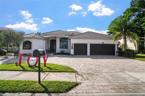 976 Sw 159th Way, Pembroke Pines, FL, 33027-5026 | Card Image