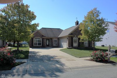 6811 Emerald Bay Lane, House other with 3 bedrooms, 2 bathrooms and null parking in Indianapolis IN | Image 2