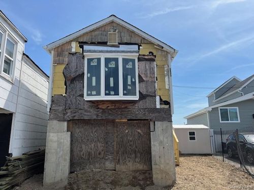 2471 Jackson Avenue, Oyster Bay, NY, 11783 | Card Image