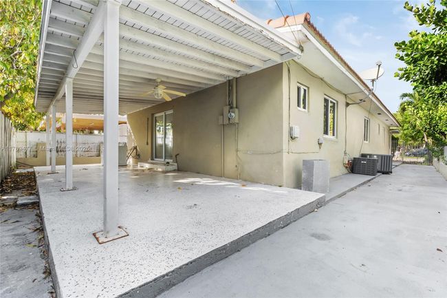 426 Sw 26 Th Rd, House other with 4 bedrooms, 3 bathrooms and null parking in Miami FL | Image 33