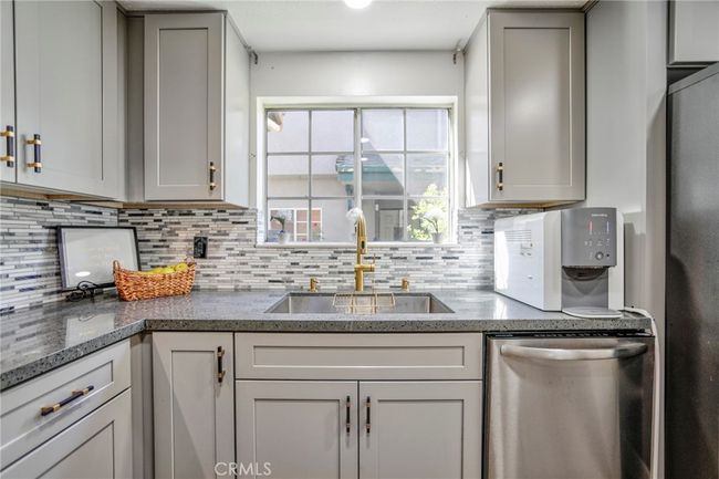 APT-10 - 20851 Community St, Townhouse with 3 bedrooms, 3 bathrooms and 2 parking in Winnetka CA | Image 6