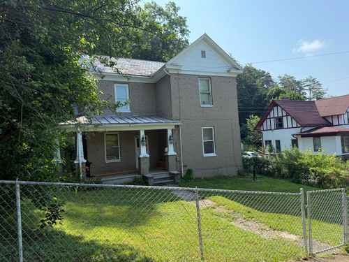 642 Jefferson Ave, Clifton Forge, VA, 24422-1715 | Card Image