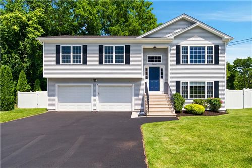 17 Ostend St, Johnston, RI, 02919-3747 | Card Image