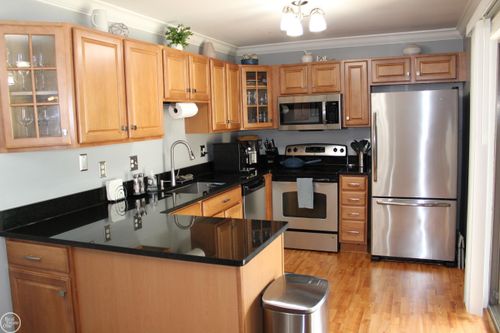2671 Roundtree Dr, Troy, MI, 48083-2323 | Card Image